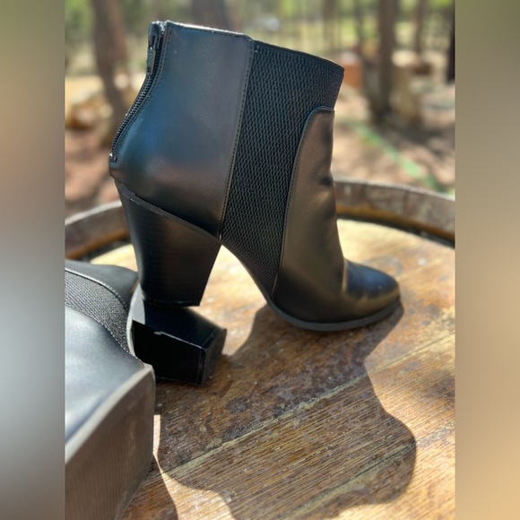 APT 9 Apal Marine Black Ankle Boots Size 10 M - Picture 2 of 9